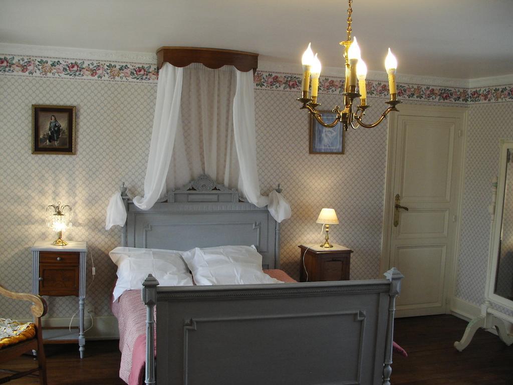 La Tourelle Des Echelles Bed & Breakfast Lésigny Oda fotoğraf