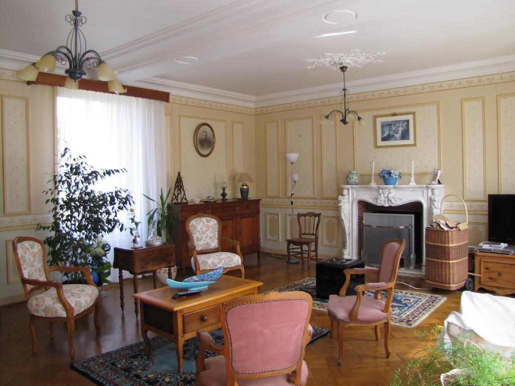 La Tourelle Des Echelles Bed & Breakfast Lésigny Dış mekan fotoğraf