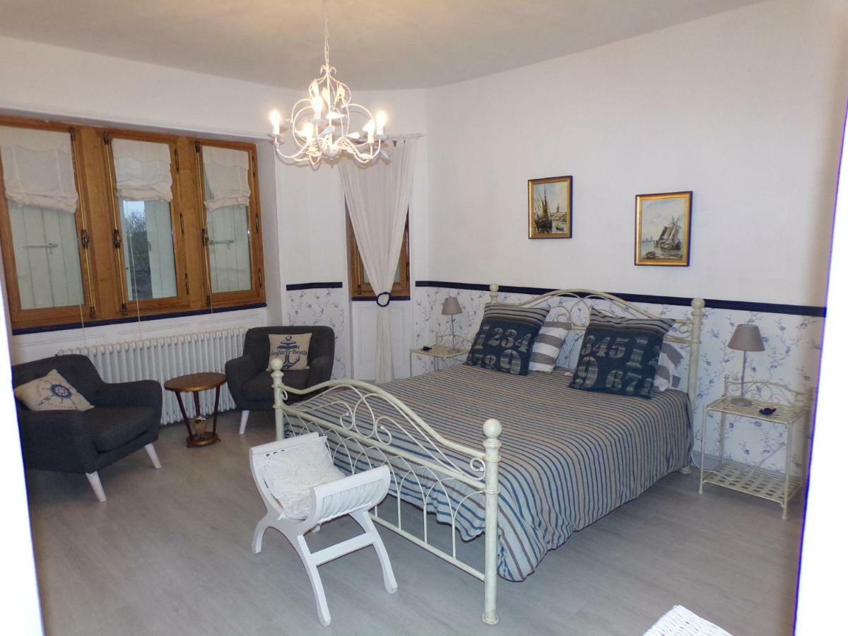 La Tourelle Des Echelles Bed & Breakfast Lésigny Dış mekan fotoğraf